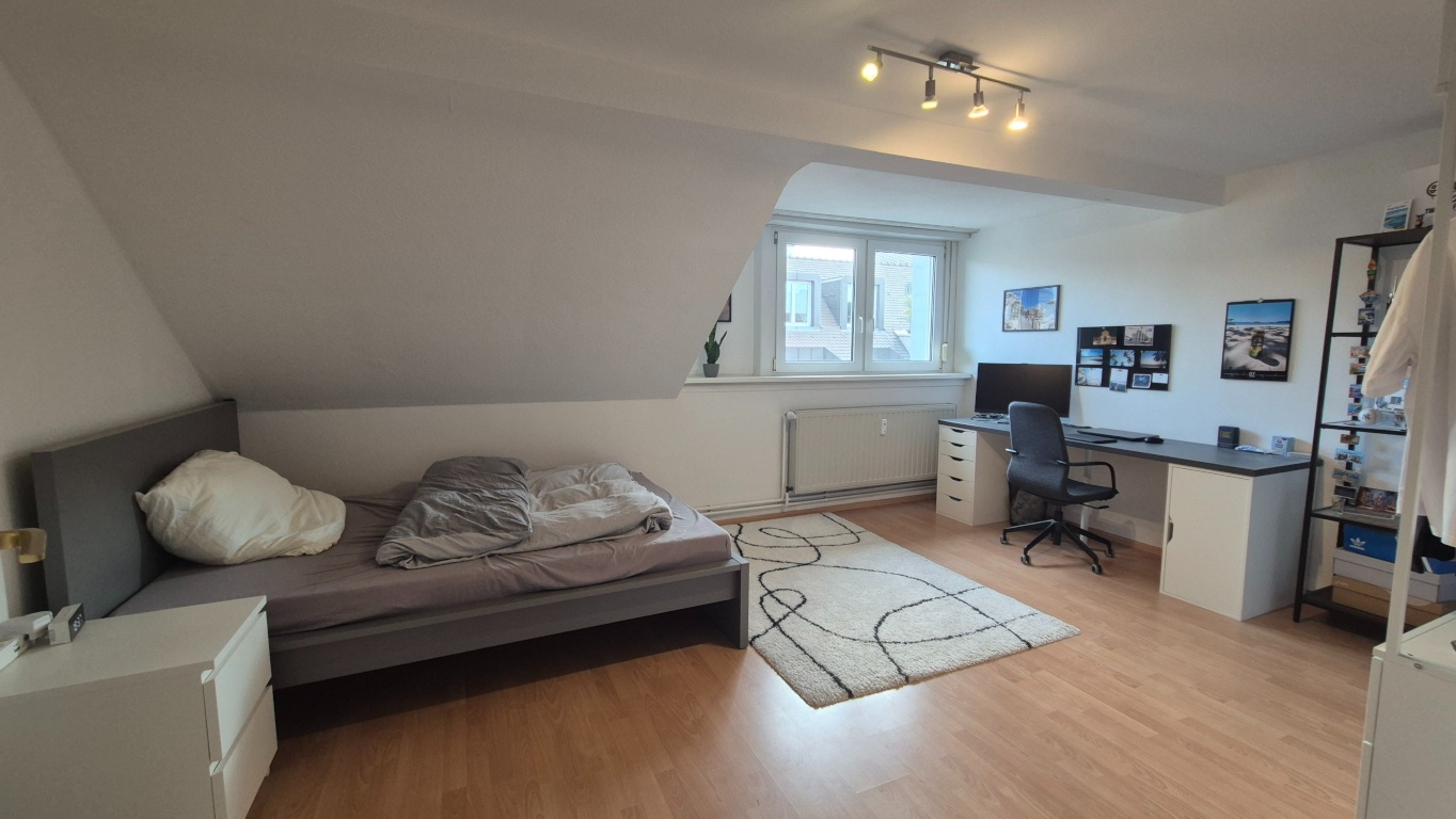 Drei Zimmer in der Innenstadt (R7): Helle Dachgeschosswohnung mit Balkon – 68161 Mannheim Quadrate – Bild 1 von 8