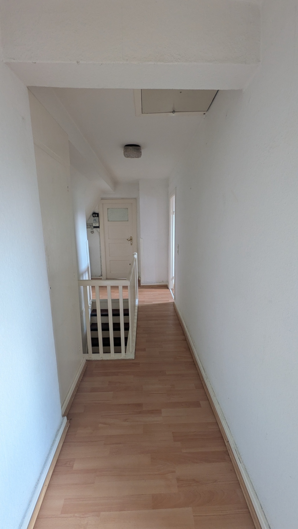 Schöne teilmöblierte 2 Zimmer Dachwohnung – Cuxhavener Straße, 21149 Hamburg Harburg – Vorschaubild 3