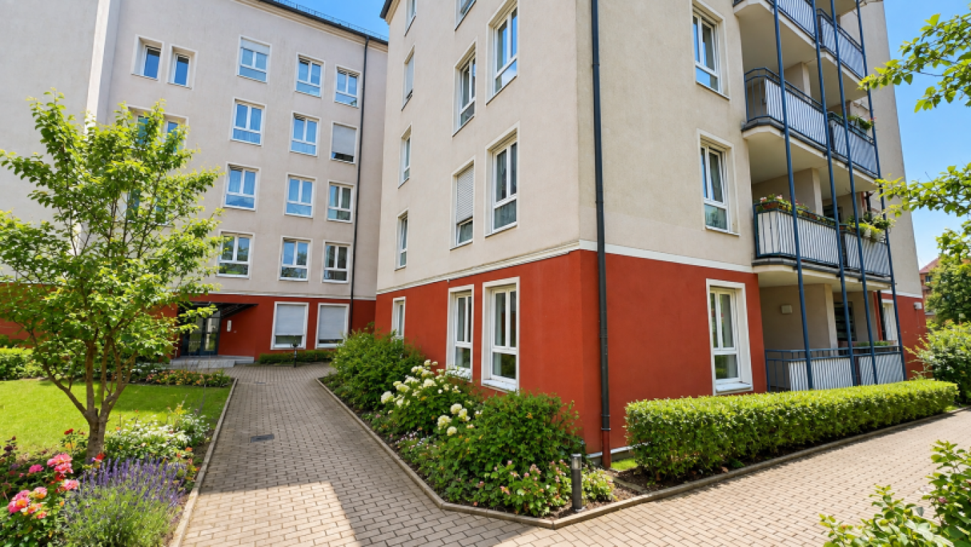 Gemütliche 2-Zimmer-Wohnung mit Balkon, Aufzug und Tiefgaragenstellplatz in Dresden-Löbtau – Lübecker Straße 14, 1159 Dresden Cotta – Vorschaubild 2