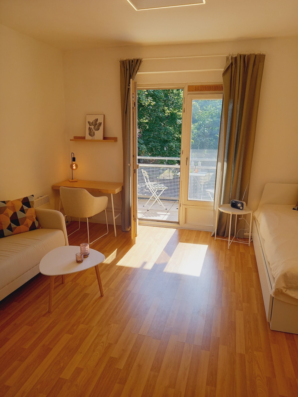 tolle Wohnung, niedlich möbliert mit Balkon in 1a Lage * nahe FU – Memlingstraße 5, 12203 Berlin Lichterfelde – Vorschaubild 2