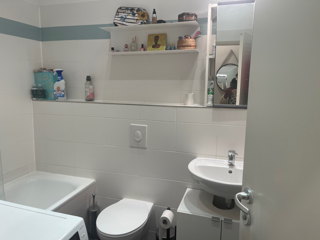 Beautiful and calm waterside 1 bed apartment on Landwehr Canal – Wildenbruchplatz, 12045 Berlin Neukölln – Vorschaubild 7