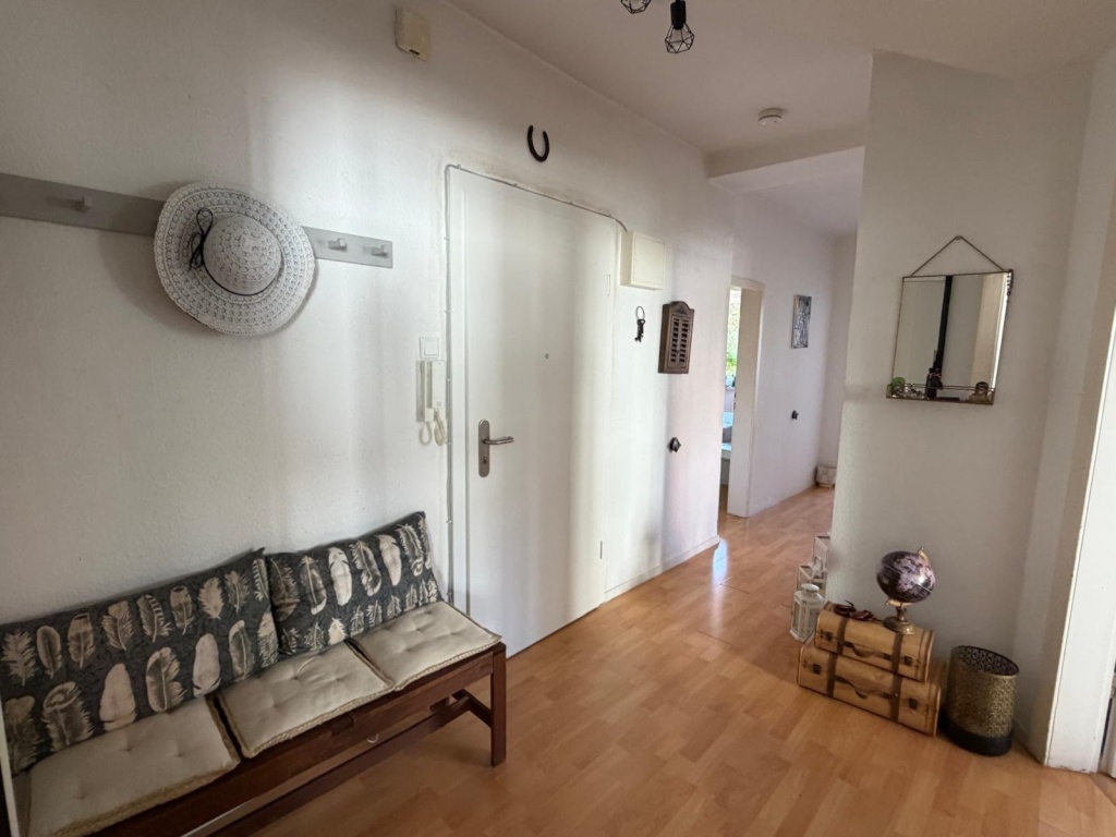 Apartamento Pempelfort Bagelstr. - Eingangsbereich – heller, großzügiger Flur
