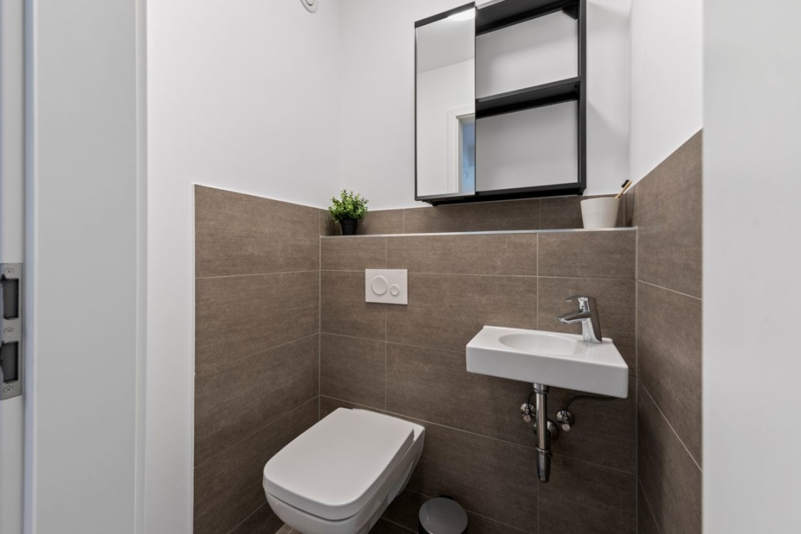 Helles Zimmer in renovierter Wohnung in der Turinerstraße – Friedrichstraße, 10117 Berlin Mitte – Vorschaubild 6