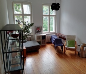 Auch kurzfristig verfügbar: 2Zi Nähe Ringbahn, möbliert, ruhig, Altbau mit Balkon. Gute Anbindung (S-Bahn). Blick auf Gr — photo 1