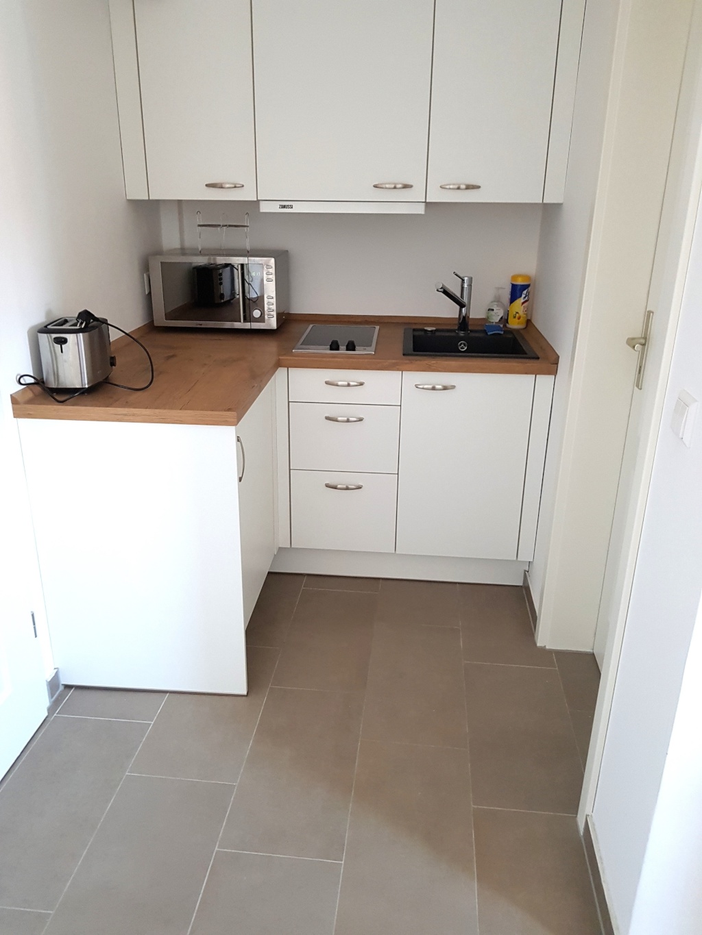 Stuttgart Vaihingen: Möblierte 1-Zimmer Wohnung All-Inclusive – Hauptstrasse, 70563 Stuttgart Vaihingen – Vorschaubild 2