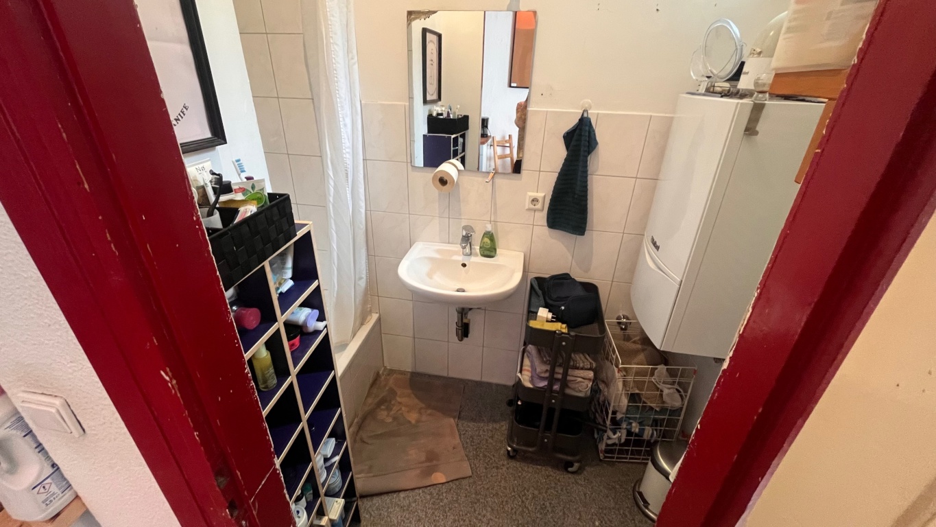 WG-Zimmer Hafen Papenburger Str. 5 - Bad mit Dusche (es gibt ein extra WC mit Toilette)