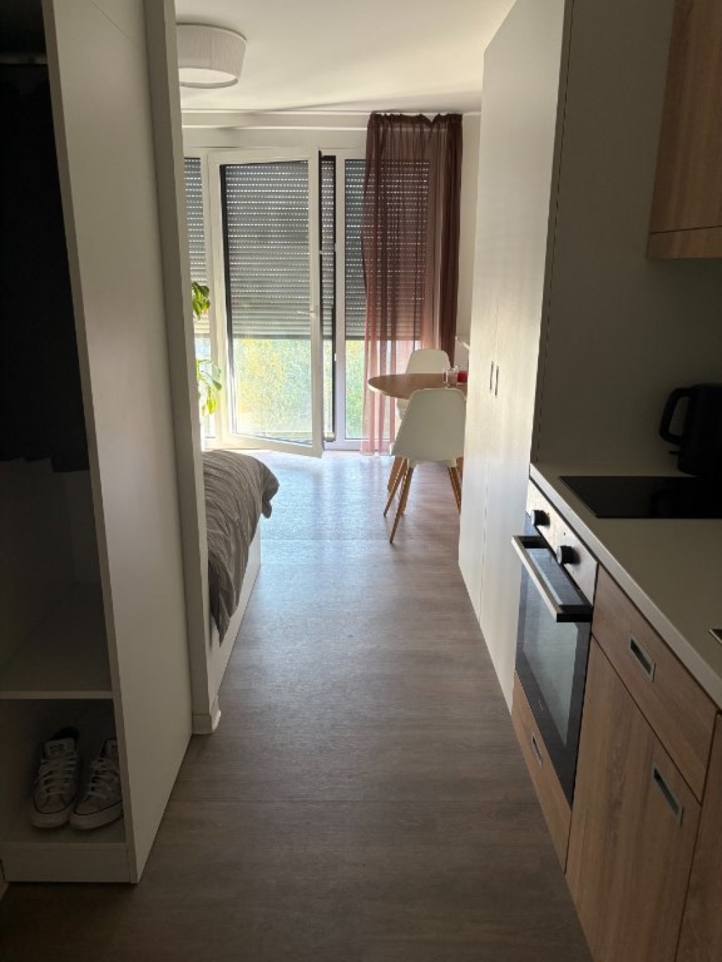 Spacious Studio Room with private in-room Kitchen and Bathroom in Ottensen for Sublet, Anmeldung not possible.
