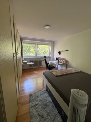 Furnished Room Available Aug–Nov – Ideal for Interns/Students” in Feldmoching