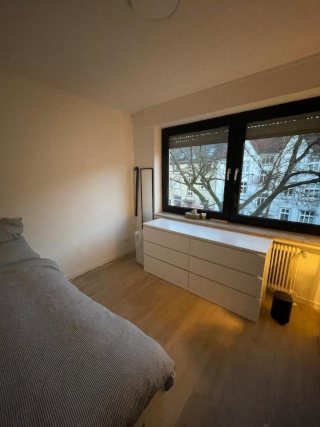 Anzeigenbild: 5er Frauen-WG: Renovierte Wohnung, neue Möbel inklusive & 2 große moderne Duschen