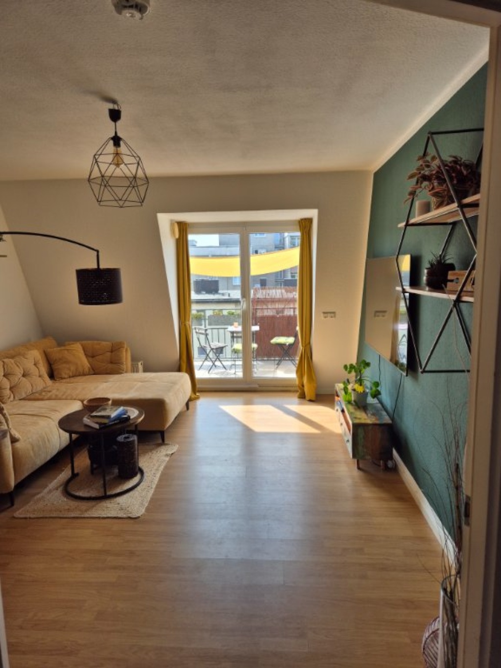 Helle und ruhige Maisonette-Wohnung zur Zwischenmiete (09.09. – 30.09.2026) – Ebernburgweg 47, 50739 Köln Nippes – Vorschaubild 4