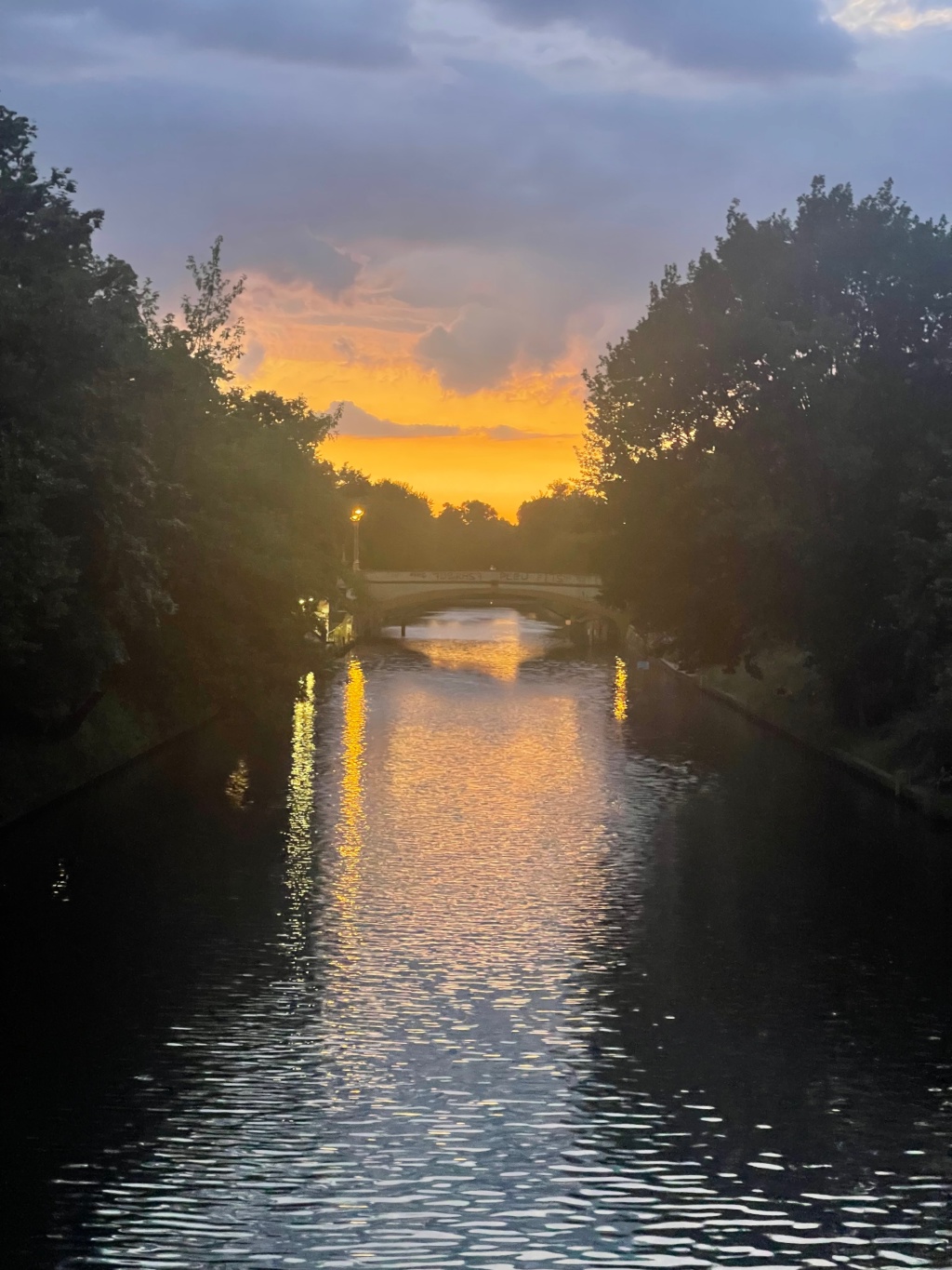 Beautiful and calm waterside 1 bed apartment on Landwehr Canal