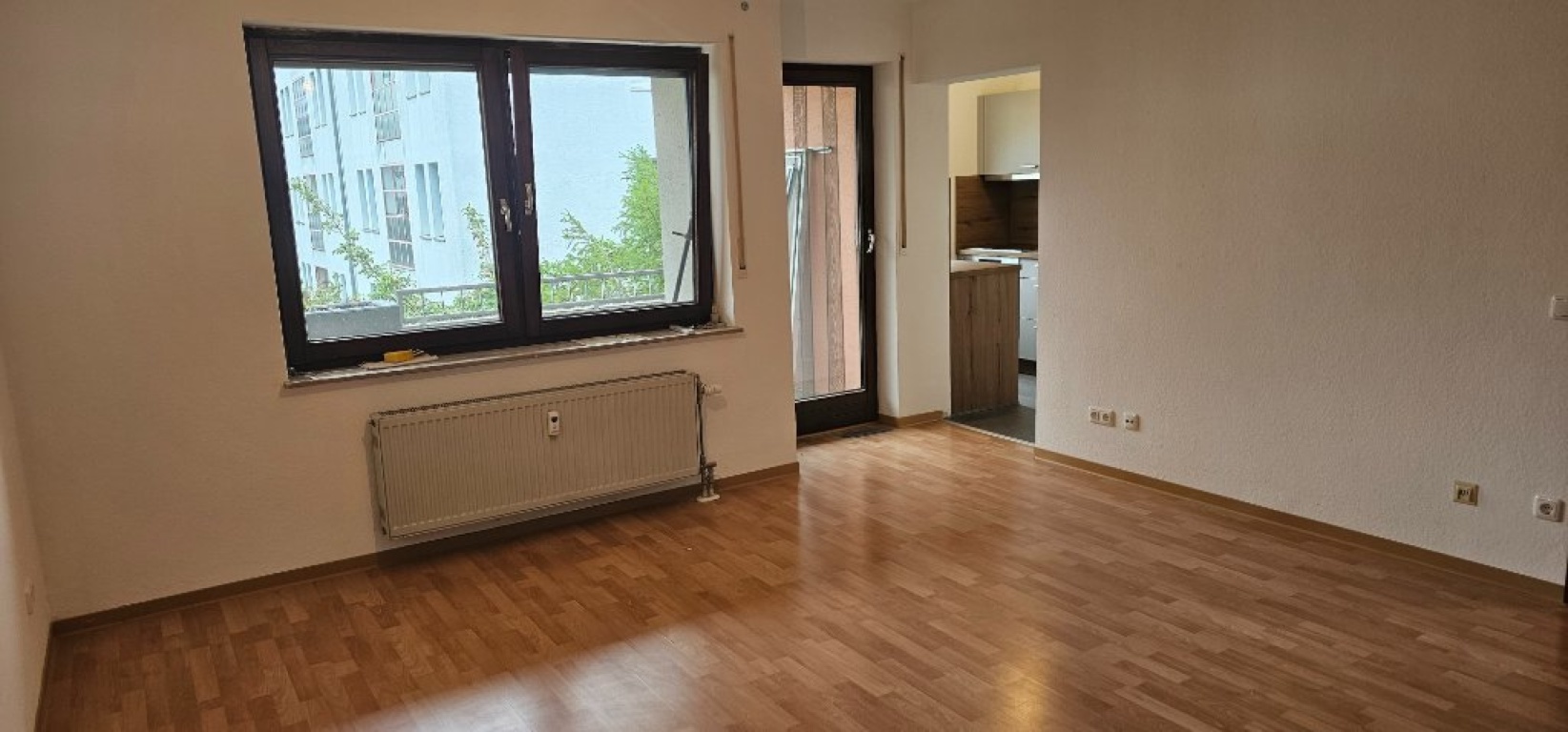 1-Zi-App; 34qm; zentrumsnah mit Balkon, neuer Einbauküche, Tiefgaragenstellplatz zu vermieten ab 01.09 – Spinnereistraße 24, 91052 Erlangen Anger – Vorschaubild 2