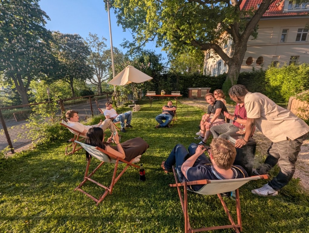 WG-Zimmer Ost Haußmannstraße 46 - Gartenfete