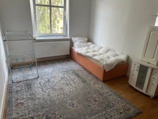 Anzeigenbild: Hallo! Ich suche eine/n netten Mitbewohner/in für eine gemütliche 2-Zimmer-Wohnung in der Otto-Voge-Straße 11, 18439 Stralsund. Das Zimmer ist hell und ideal für Studenten oder Berufstätige. Bei Interesse schreib mir bitte ein paar Zeilen über dich."
