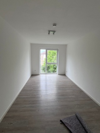 Anzeigenbild: Modernes WG-Zimmer nahe der Universität – 1 Zimmer frei in 3er-WG mit Balkon & 2 Badezimmern