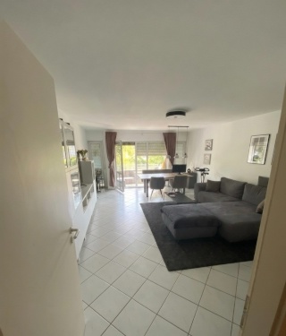 Anzeigenbild: Möbliert: Lichtdurchflutetes & modernes 2-Zimmer-Apartment mit Balkon und neuwertigem Badezimmer