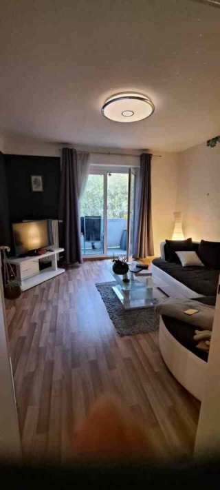 Anzeigenbild: WG: Helle, schöne 2 Raum Wohnung mit Südbalkon und Tageslichtbad, Garten- mitbenutzung