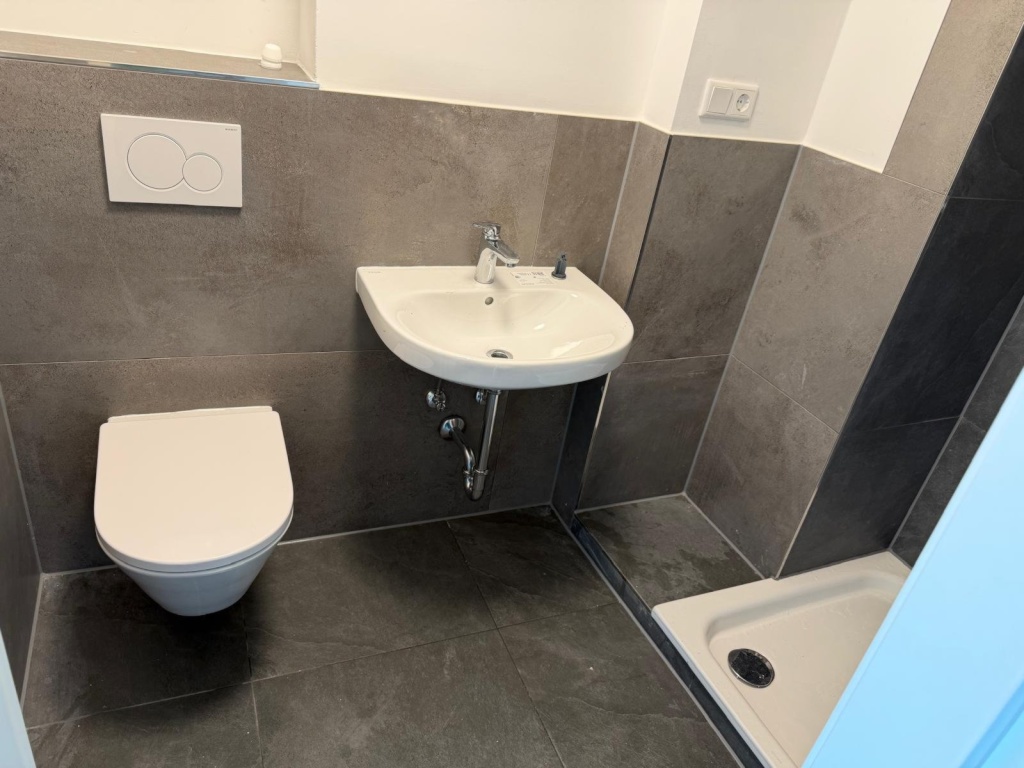 Frisch sanierte 2-Zimmer-Wohnung im 4. OG – Weißenburgstraße 22 22, 24116 Kiel Schreventeich – Vorschaubild 4
