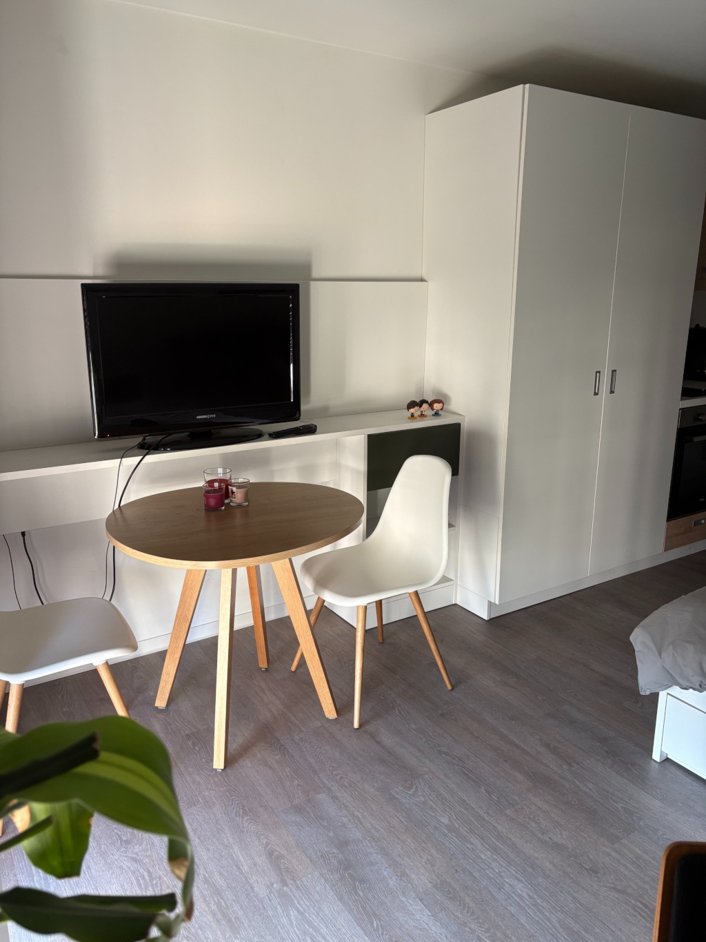 Spacious Studio Room with private in-room Kitchen and Bathroom in Ottensen for Sublet, Anmeldung not possible. – Behringstraße 150, 22763 Hamburg Hamburg – Vorschaubild 6
