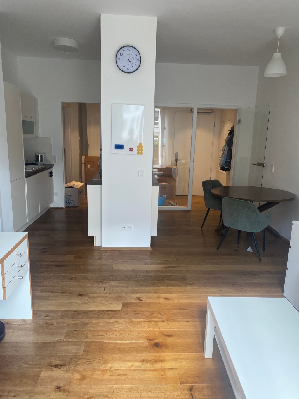 Helle 2 1/2 Zimmer Wohnung in Neubau, teilmöbeliert, direkt am Dresdner Zwinger – Am Schießhaus 8C, 1067 Dresden Dresden – Vorschaubild 3