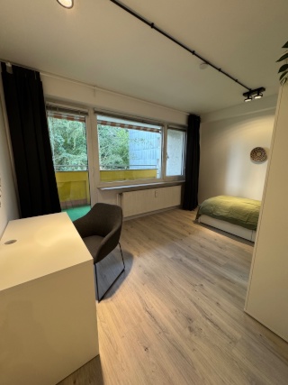 Anzeigenbild: Modernes WG-Zimmer mit großem Privatbalkon – Saniert - Möbliert inkl. Küche