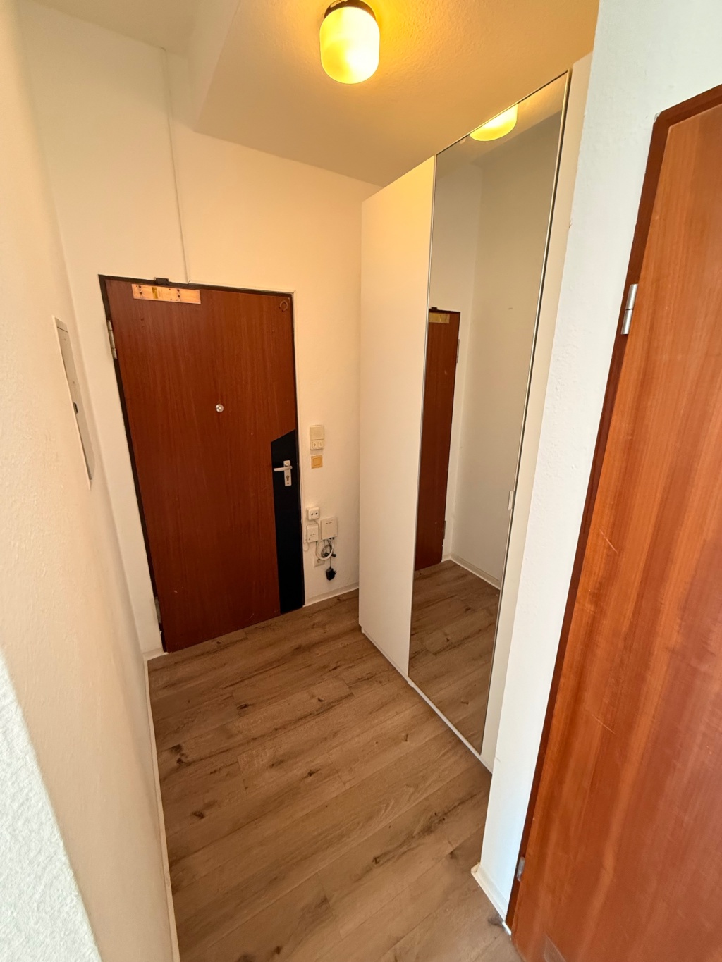 Möbliertes Apartment mit toller Deckenhöhe – Vierzigmannstr 30, 91054 Erlangen Innenstadt – Vorschaubild 3