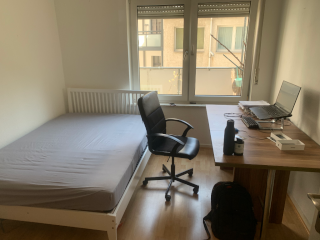 Gemütliches Zimmer - 4er WG - in super Südstadt-Lage (Einzug am 15. 08 oder 01.09)