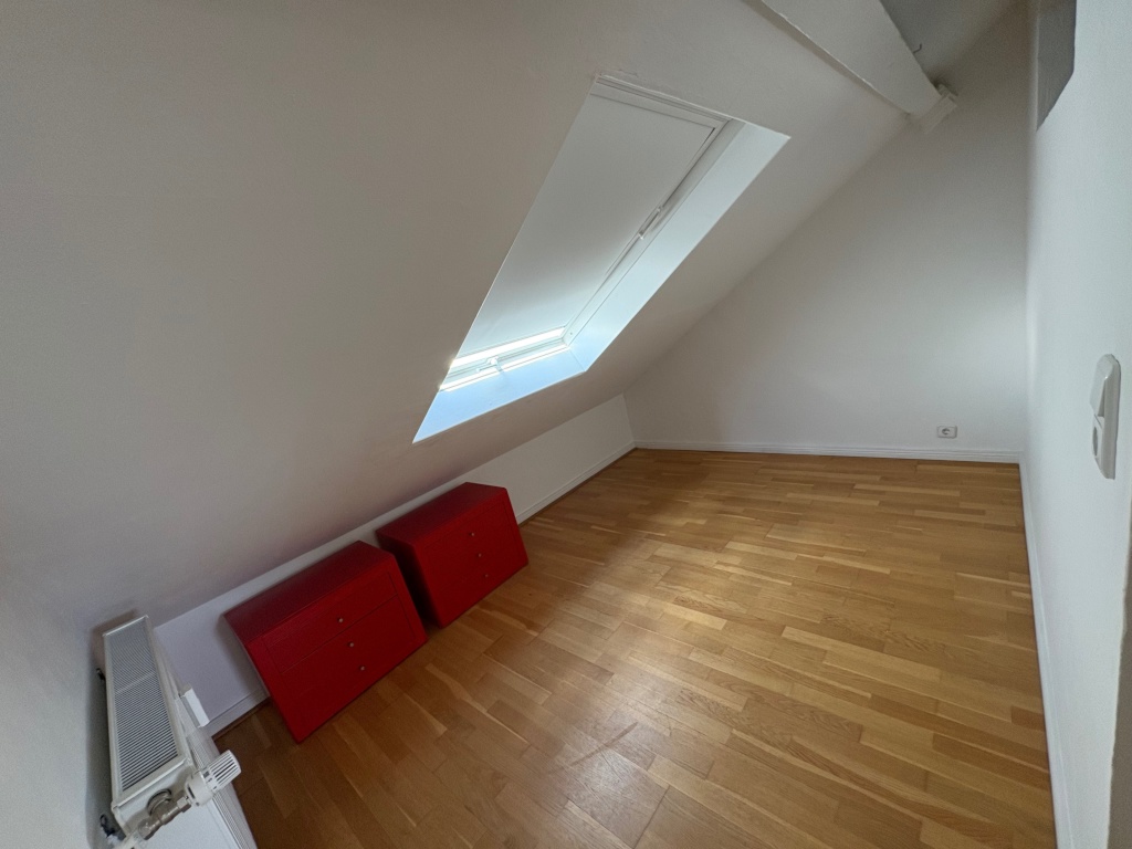 Sanierter Altbau in der Aachener Innenstadt: Maisonette, mit Schlafempore und Abstellraum, hell, hohe Decken, Gartenmitbenutzung Süd-Westseite, Parkett, 2 Tageslichtbäder, Kaminofen & Dachterrasse – Hubertusstrasse 53, 52064 Aachen Aachen – Vorschaubild 10