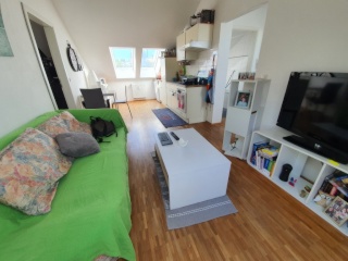 Anzeigenbild: schöne 2-Zimmer DG-Wohnung mit Einbauküche, ruhig gelegen
