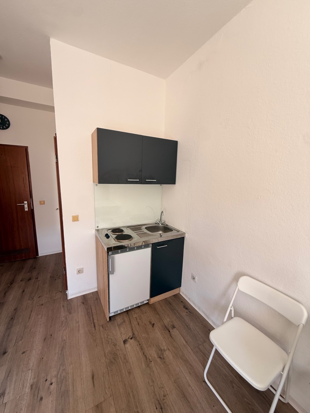 Möbliertes Apartment mit toller Deckenhöhe – Vierzigmannstr 30, 91054 Erlangen Innenstadt – Vorschaubild 2