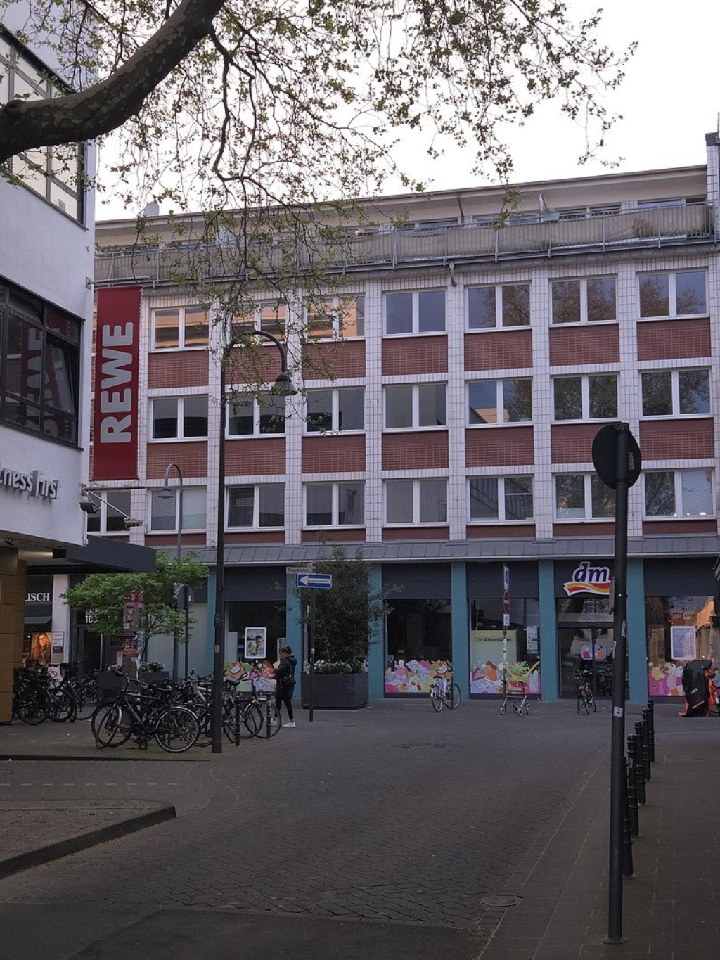 Saniertes Apartment möbliert mit Gemeinschaftsbad, eigene Küche - direkt am Eigelsteintor – Eigelstein 99, 50668 Köln Altstadt-Nord – Vorschaubild 5