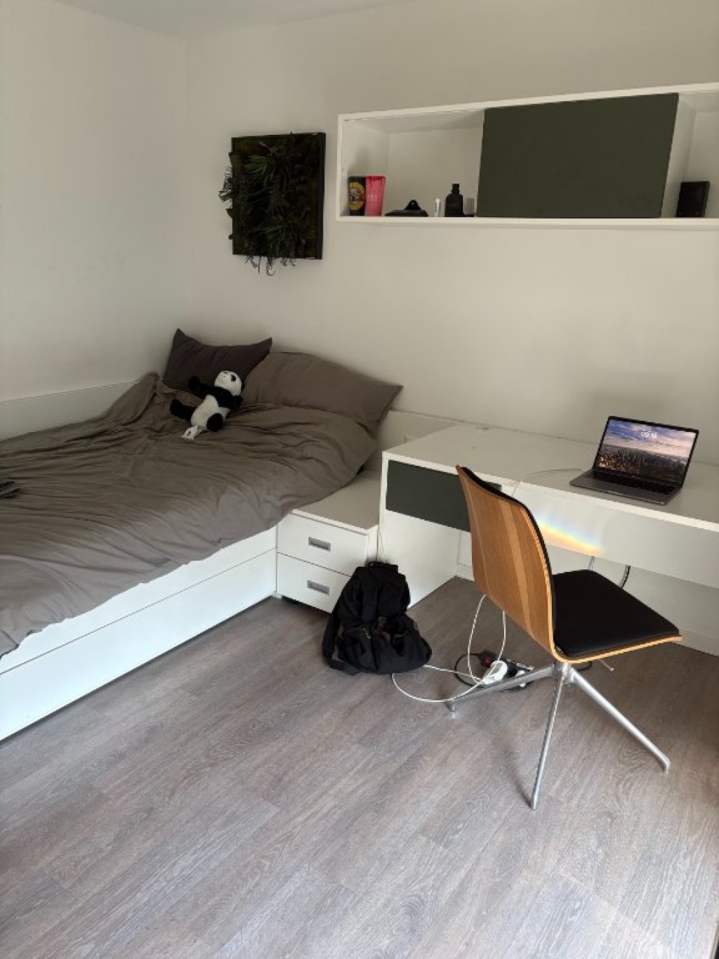 Spacious Studio Room with private in-room Kitchen and Bathroom in Ottensen for Sublet, Anmeldung not possible. – Behringstraße 150, 22763 Hamburg Hamburg – Vorschaubild 5