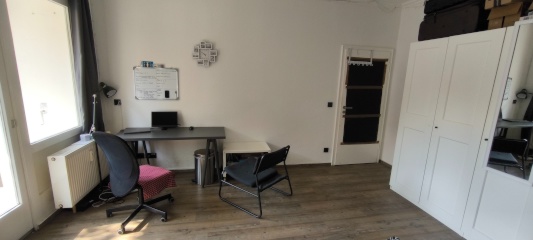 Möbliertes 26 m2 WG-Zimmer mit Balkon | ab sofort, flexibel bis 30.09. | Frauen/Uni