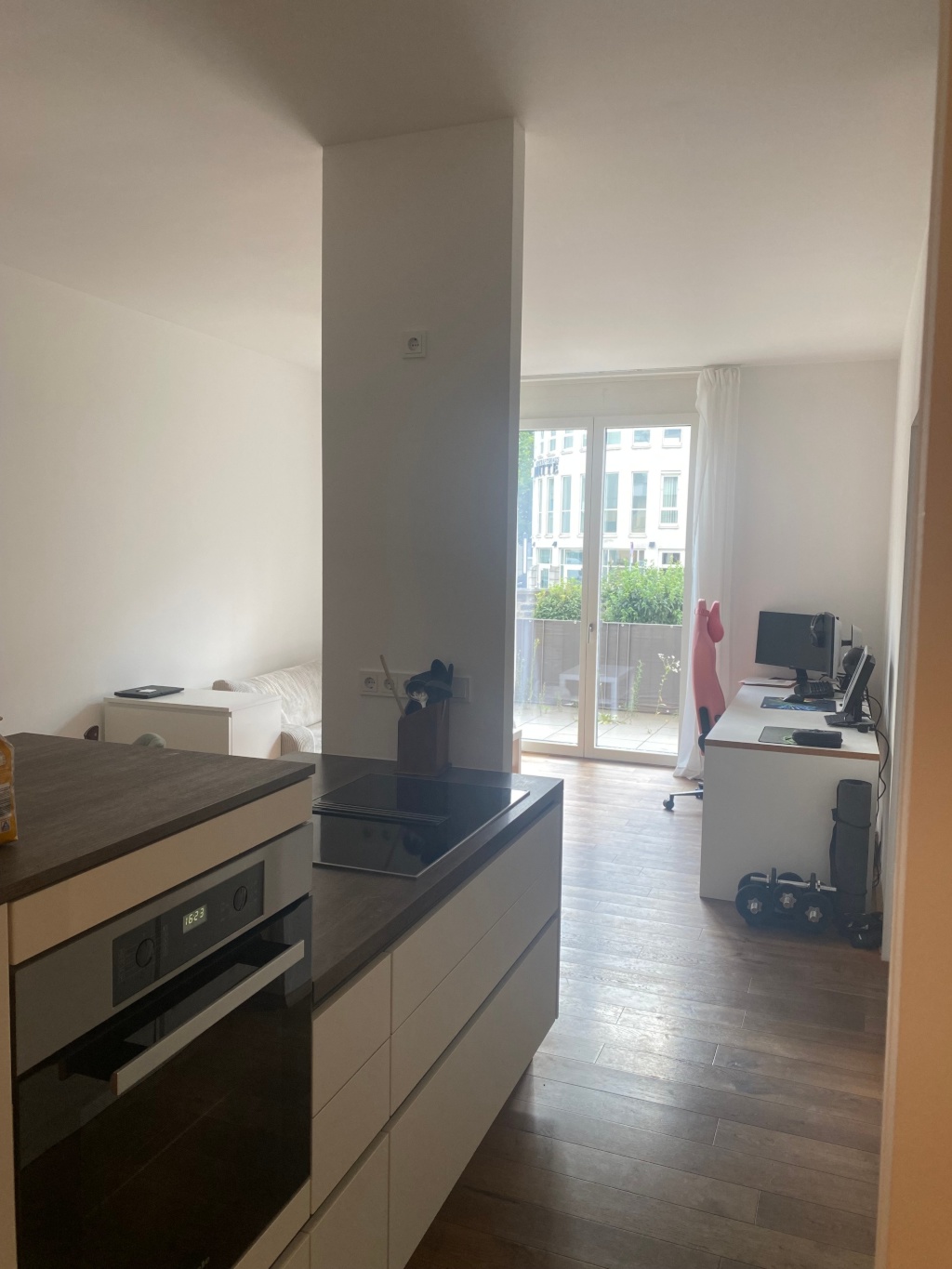 Helle 2 1/2 Zimmer Wohnung in Neubau, teilmöbeliert, direkt am Dresdner Zwinger – Am Schießhaus 8C, 1067 Dresden Dresden – Vorschaubild 2