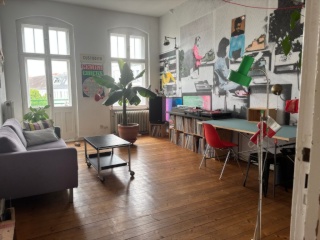 Sonnige 2-Zimmer Altbauwohnung am Maybachufer im August — photo 1