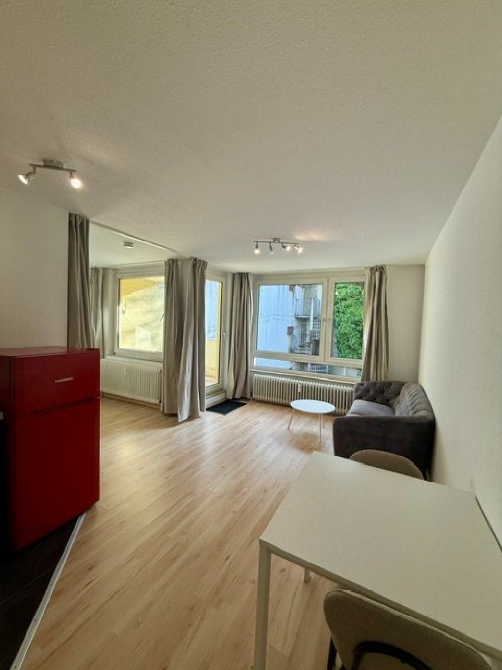 MÖBLIERTE 1,5-ZI WHG IN TOP LAGE, SÜDWEST-BALKON, Optimal für Singles oder Pendler