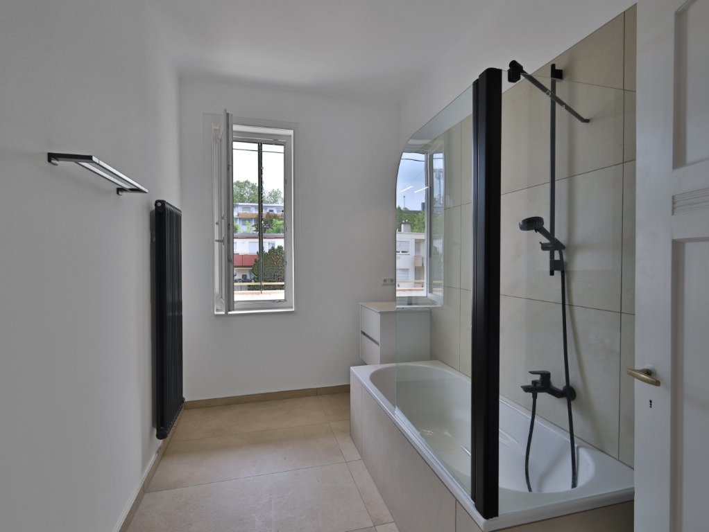 Altbauliebhaber aufgepasst! Große, sanierte Wohnung mit Balkon und EBK – Freiligrathstr. 31, 70372 Stuttgart Bad Cannstatt – Vorschaubild 8