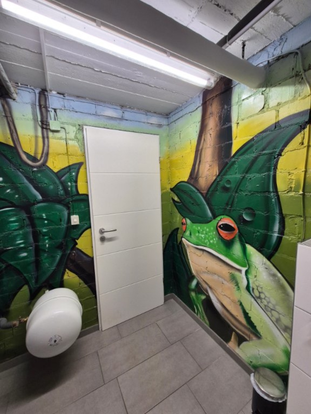 WG-Zimmer Berg Fidel Mazzottistraße - Frog in toilet 4
