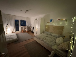 Helles, großes WG-Zimmer mit Balkon zur Zwischenmiete 🌞
