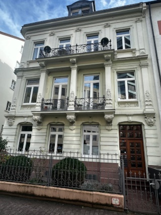 Ad image: Möblierte Altbau-Wohnung in Bestlage Frankfurt-Westend