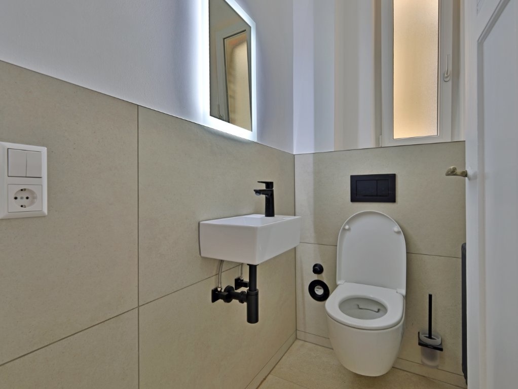 Altbauliebhaber aufgepasst! Große, sanierte Wohnung mit Balkon und EBK – Freiligrathstr. 31, 70372 Stuttgart Bad Cannstatt – Vorschaubild 9