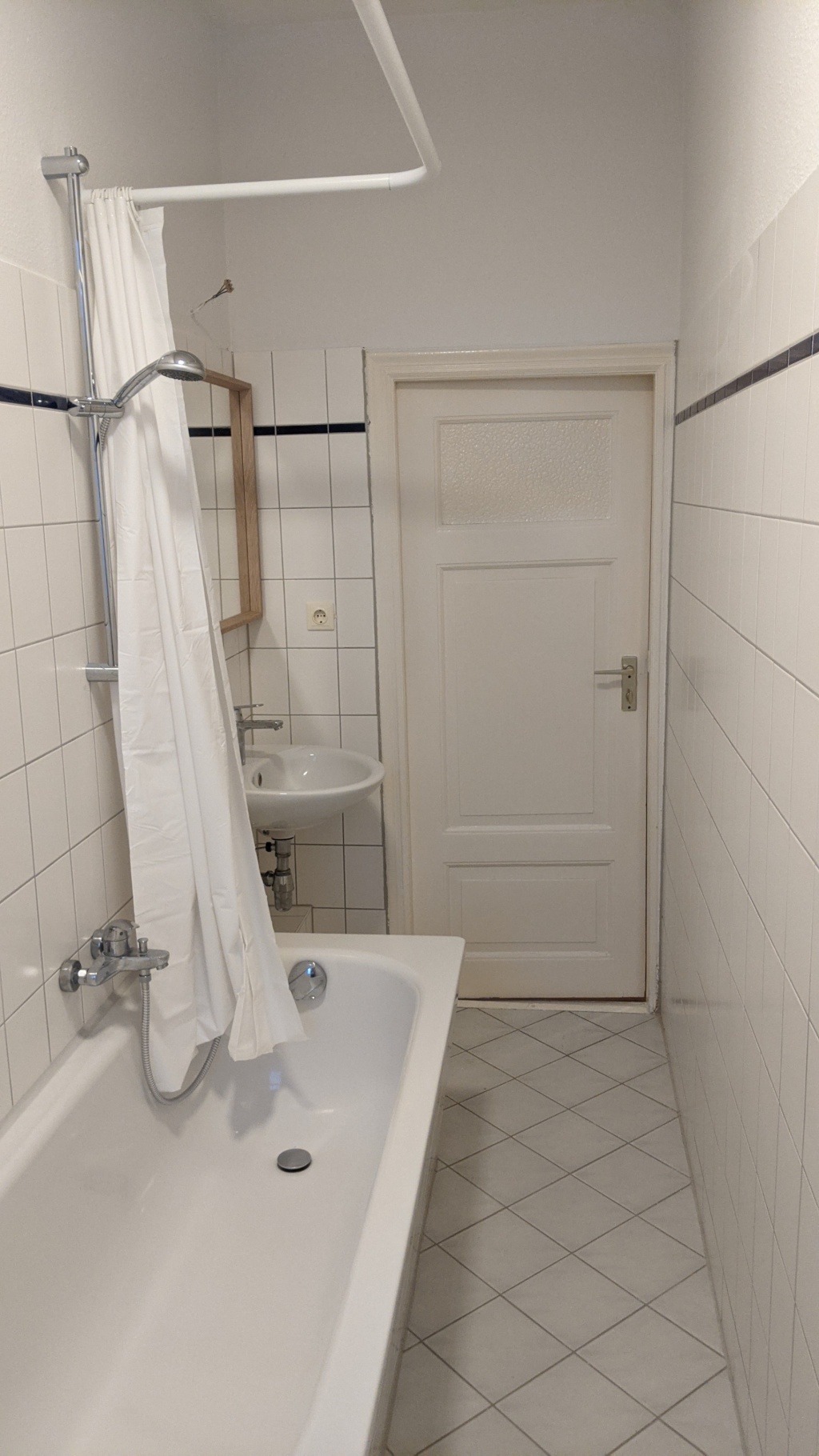 furnished apartment with 2 bright rooms for time rental for one or two years – Siegfriedstr. 15, 12051 Berlin Neukölln – Vorschaubild 11
