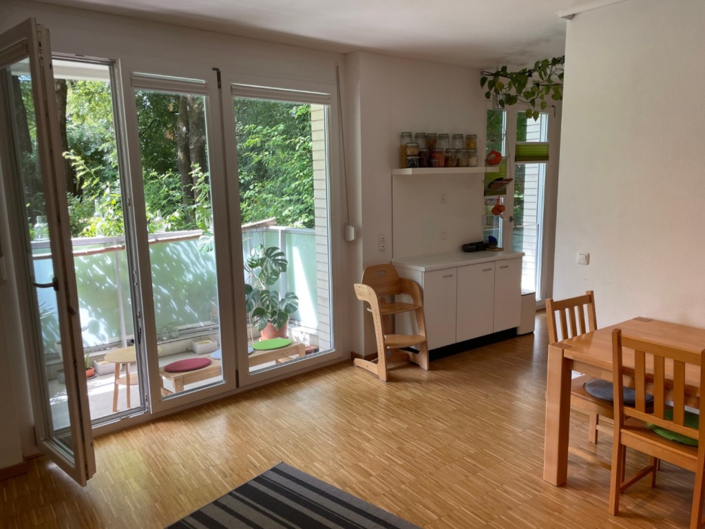 Apartamento Sendling-Westpark Hansastraße - Wohnzimmer mit Blick auf Balkon