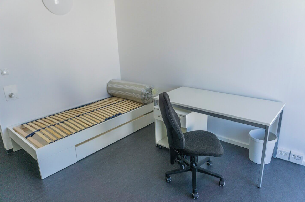 Zwischenmiete Wohnheimzimmer in Heilbronn – 01.09.–30.09. – Cäcilienstraße 39, 74072 Heilbronn Sontheim – Vorschaubild 3
