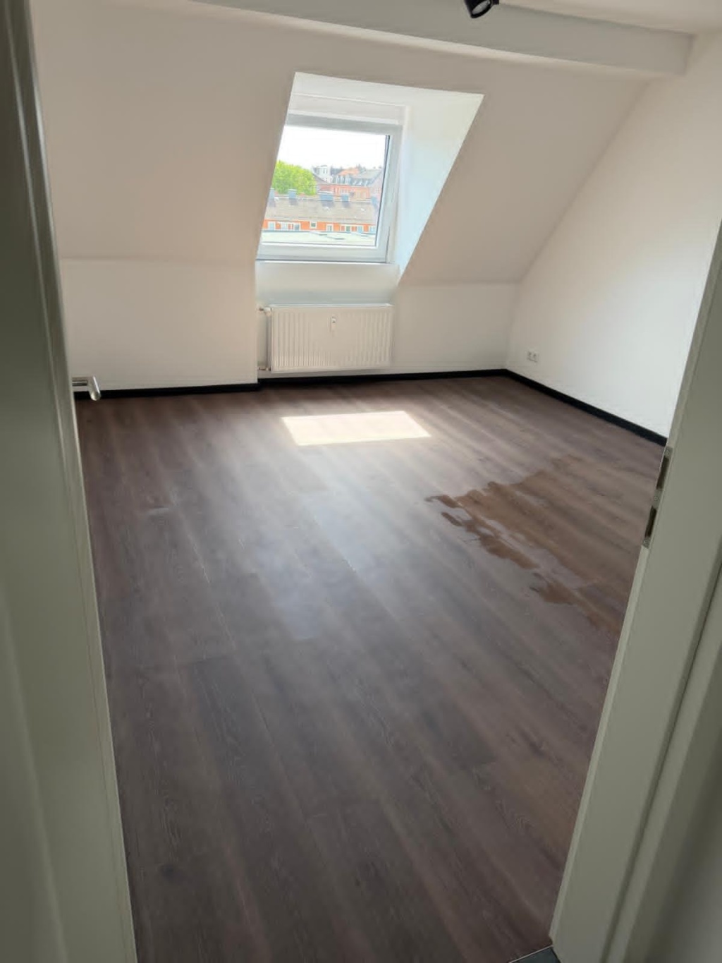 Frisch sanierte 2-Zimmer-Wohnung im 4. OG