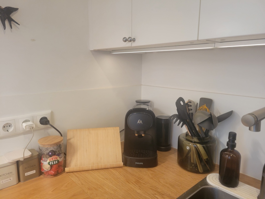 Wohnung Wedding Wiesenstraße 55 - Arbeitsplatte, Spüle, Kaffeemaschine