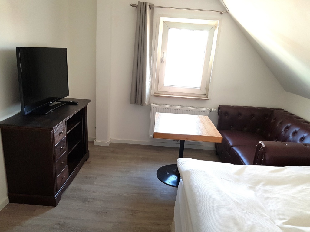 Stuttgart Vaihingen: Möblierte 1-Zimmer Wohnung All-Inclusive
