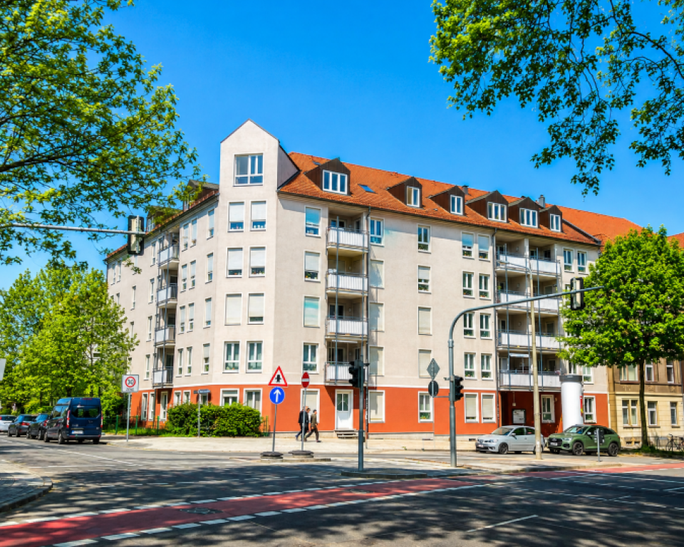 Gemütliche 2-Zimmer-Wohnung mit Balkon, Aufzug und Tiefgaragenstellplatz in Dresden-Löbtau