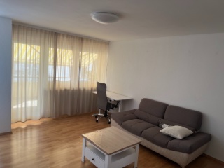 Anzeigenbild: Helles, großes Zimmer (26 m2) – möbliert & sofort bezugsfrei