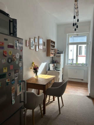 Schöne, vollmöblierte 2 Zimmer-Wohnung mit Balkon